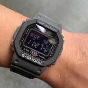 ساعت مچی مردانه کاسیو G-SHOCK مدل DW-5610SU-8 5