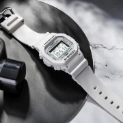 ساعت مچی مردانه کاسیو G-SHOCK مدل DW-5600MW-7D 7