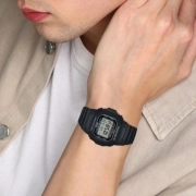 ساعت مچی مردانه کاسیو G-SHOCK مدل DW-5600UE-1DR 7