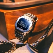 ساعت مچی مردانه کاسیو G-SHOCK مدل GM-5600YM-8DR 3