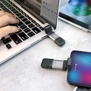 فلش مموری سیلیکون پاور مدل Mobile C51 USB 3.2 ظرفیت 256GB – نقره‌ای