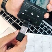 فلش مموری سیلیکون پاور مدل Mobile C51 USB 3.2 ظرفیت 256GB – نقره‌ای