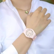 ساعت مچی زنانه کیو اند کیو مدل A212J005Y 2