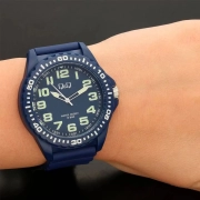 ساعت مچی مردانه کیو اند کیو مدل VS16J009Y 2