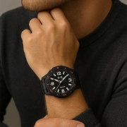 ساعت مچی عقربه‌ای مردانه کیو اند کیو مدل VR18J006Y 1